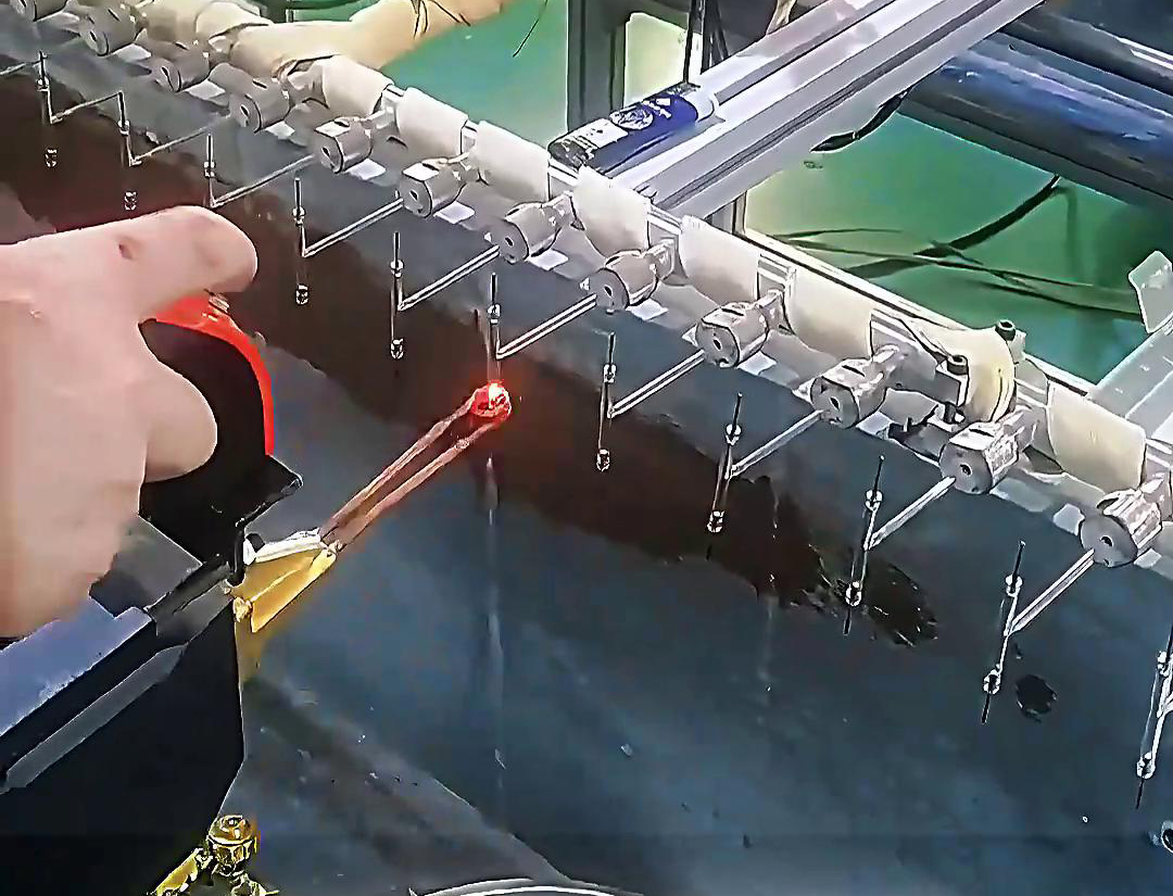 高頻感應(yīng)加熱機在氙氣燈燈珠和除毛儀燈珠的加熱處理中具有顯著優(yōu)勢