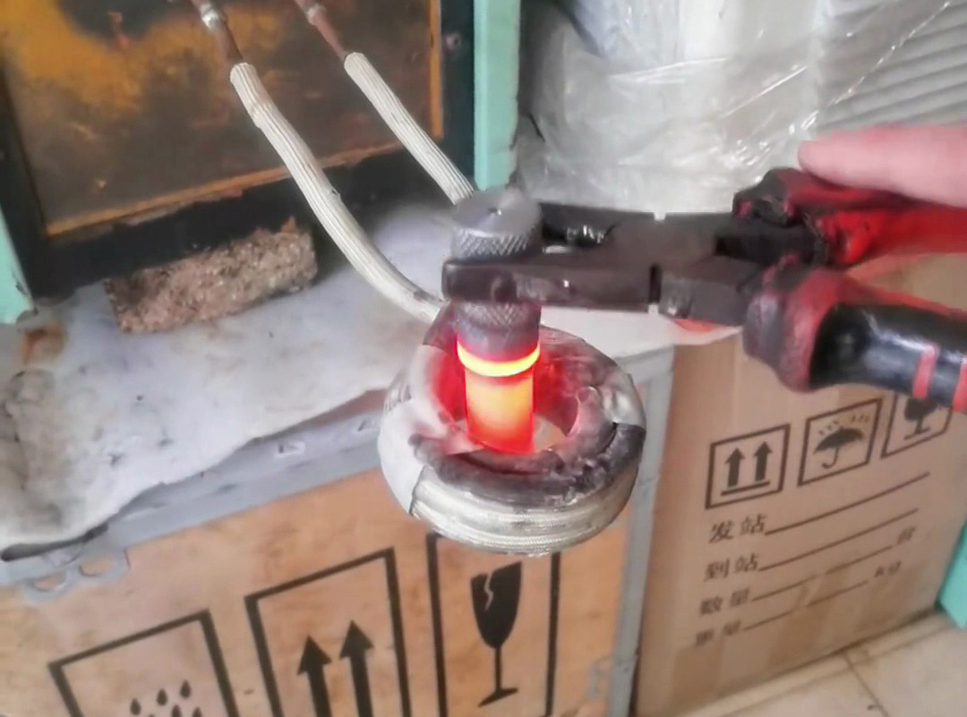 高頻感應淬火：模具頂針熱處理的定制化解決方案