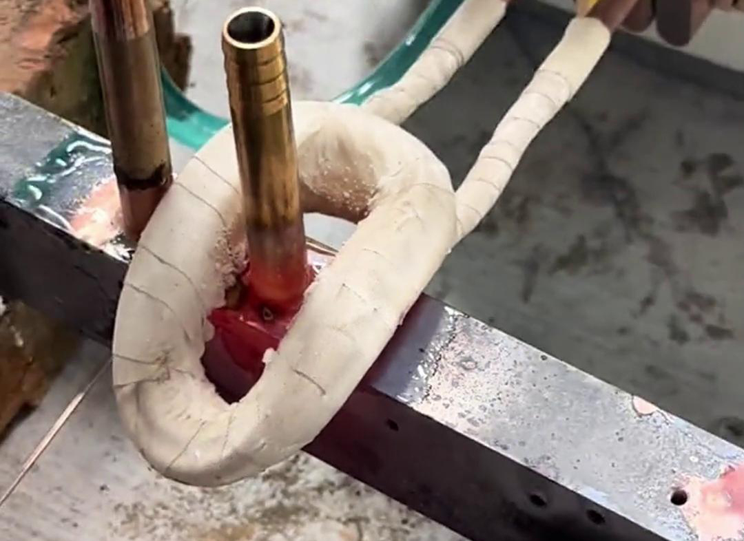 焊接工藝的魅力展現(xiàn)，銅管和方管高頻焊接，高頻技術(shù)創(chuàng)造的奇跡！