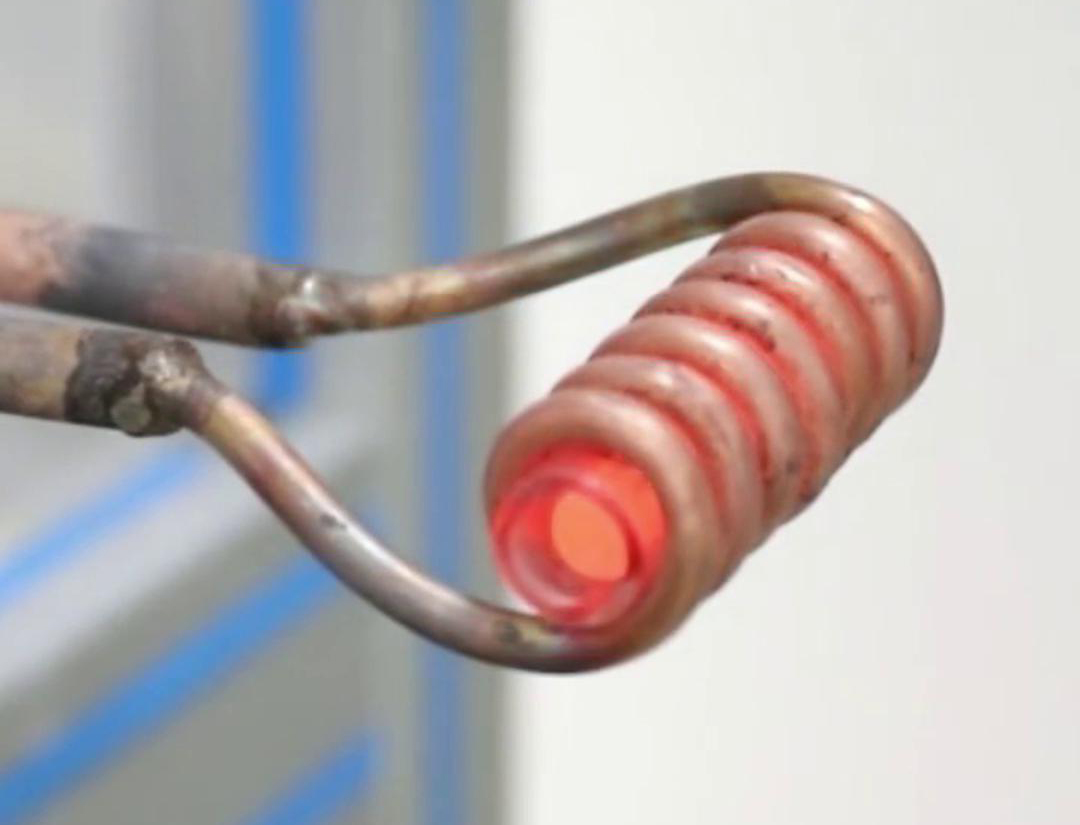 感應(yīng)加熱具有許多優(yōu)點(diǎn)，如加熱速度快、加熱均勻、可控性強(qiáng)等