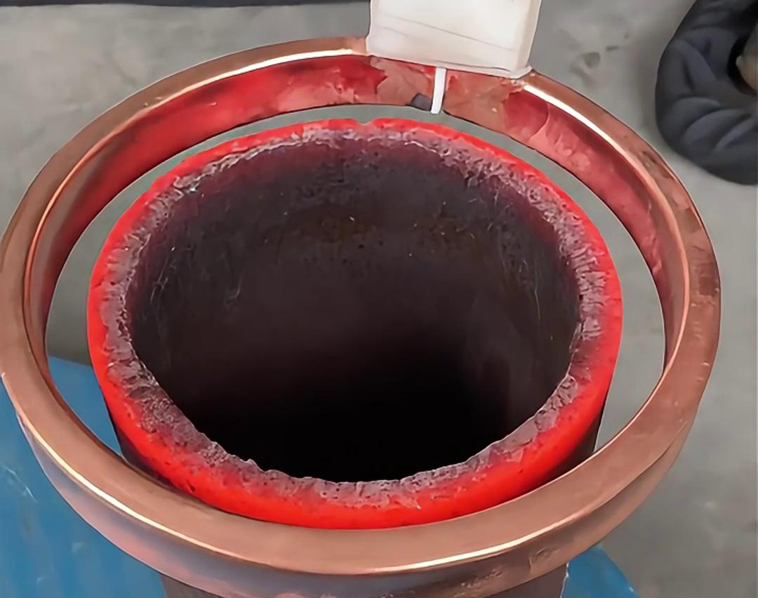 手持式高頻機用途廣泛，加熱焊接淬火退火是常用，熱裝熱配合也是常態(tài)