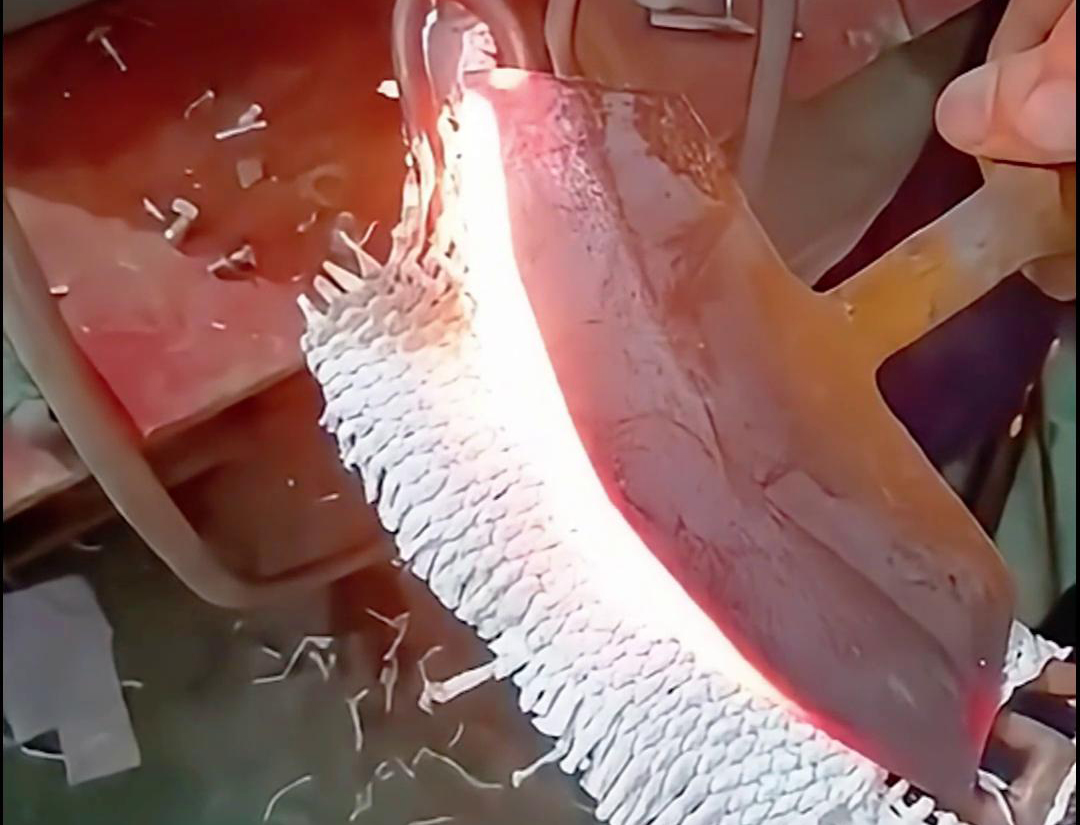 高頻淬火機應用于各種五金刀具、機械農具的淬火熱處理