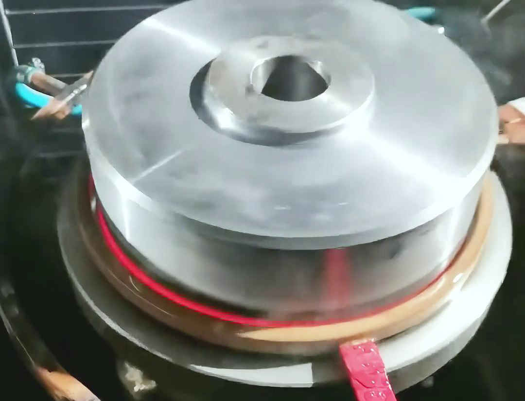 自動化淬火機床的應用有助于企業提高生產效率、降低成本、提升產品質量