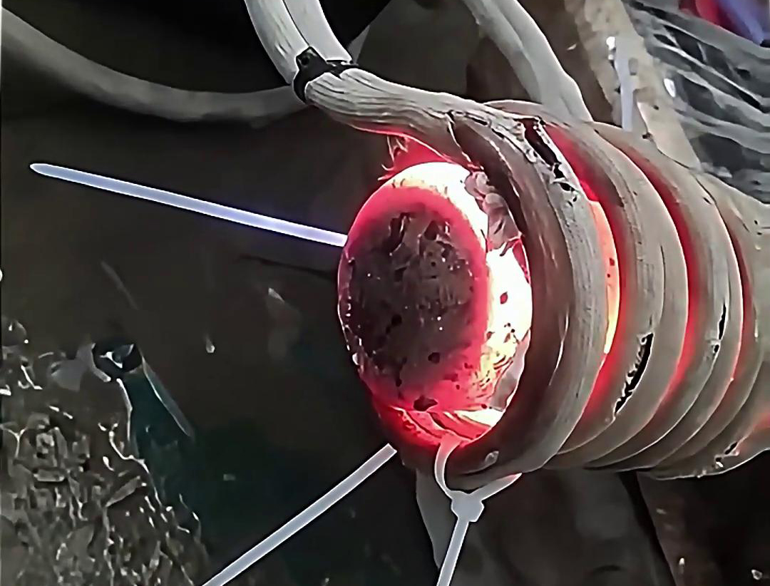 50mm實心圓鋼棒料使用感應加熱設備進行加熱