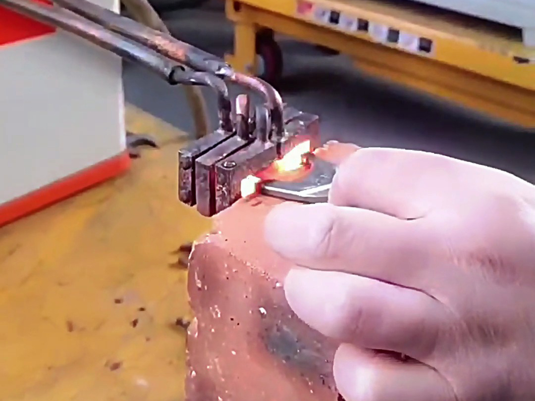 超高頻淬火對五金零件提供了一種高效、經濟且可靠的解決方案