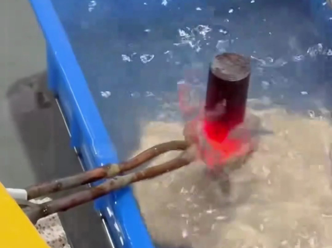 真神奇了，在水中也能用高頻加熱機(jī)加熱金屬材料