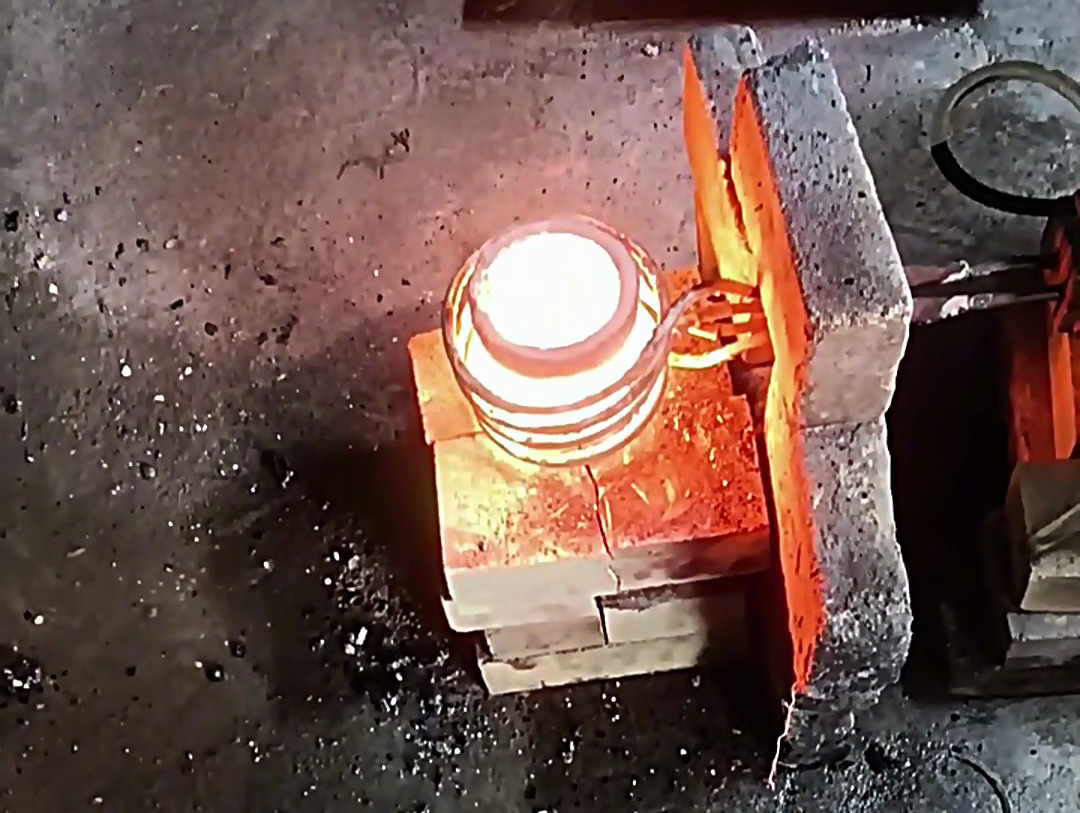 小型熔煉爐支持定制在110V或者450V電壓下使用