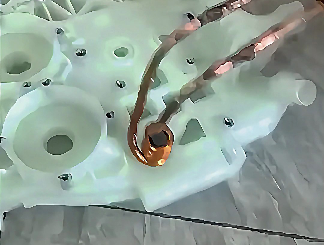 傳統(tǒng)熱裝工藝OUT，手持式高頻加熱機(jī)如何讓金屬與塑料模具不變形