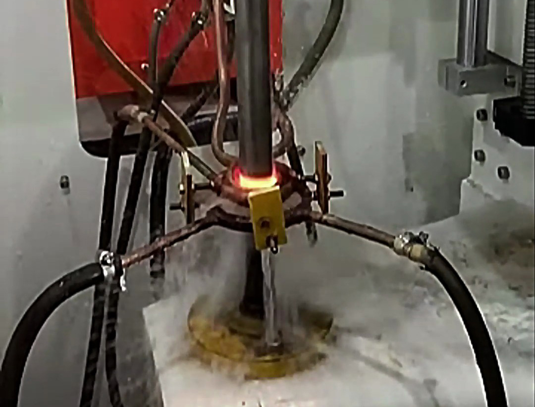 你以為銷子淬火還要人工?這臺機器已經(jīng)實現(xiàn)銷軸全自動化高頻淬火了