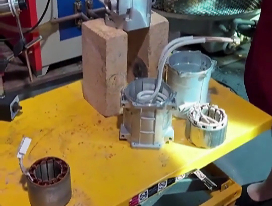 電機殼體熱裝新工藝,告別火焰加熱!感應加熱方式電機殼體熱裝方法更均勻更安全