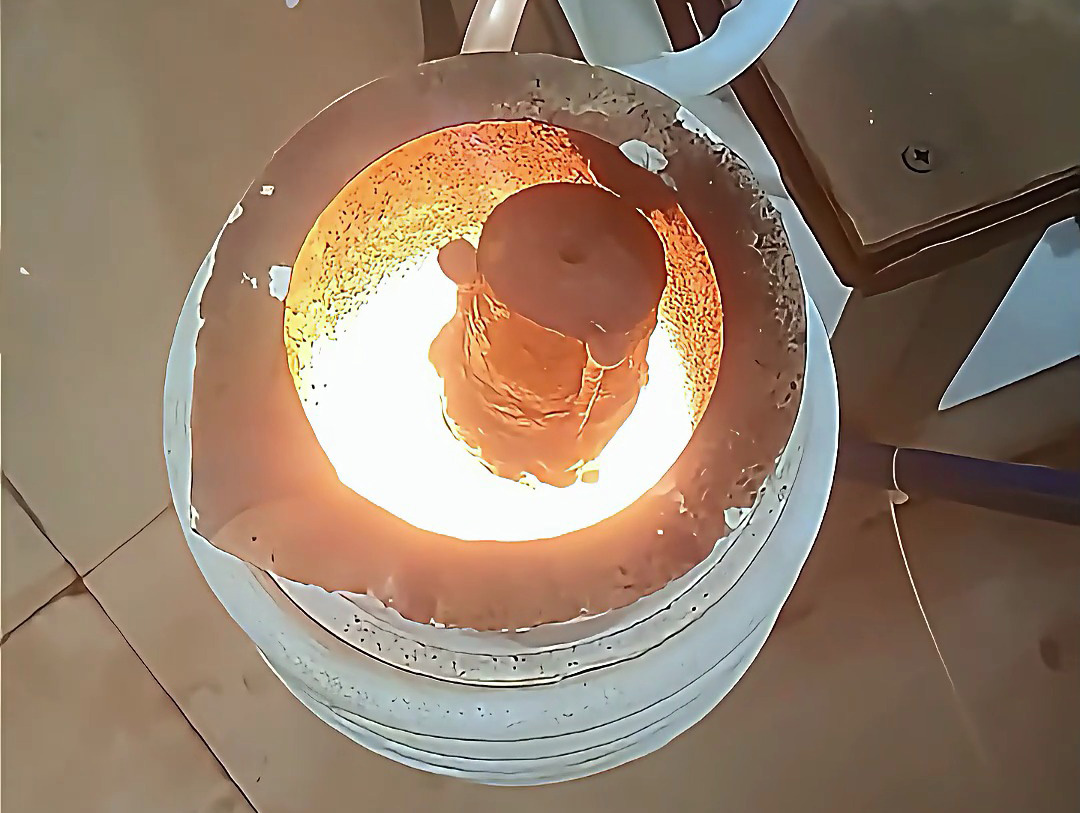 1公斤小型金屬熔煉爐,只要220V電壓即可使用