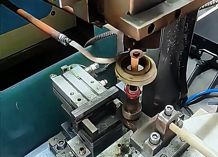 銀觸點高頻自動化焊接設備,支持多材料組合焊接及特殊工藝需求