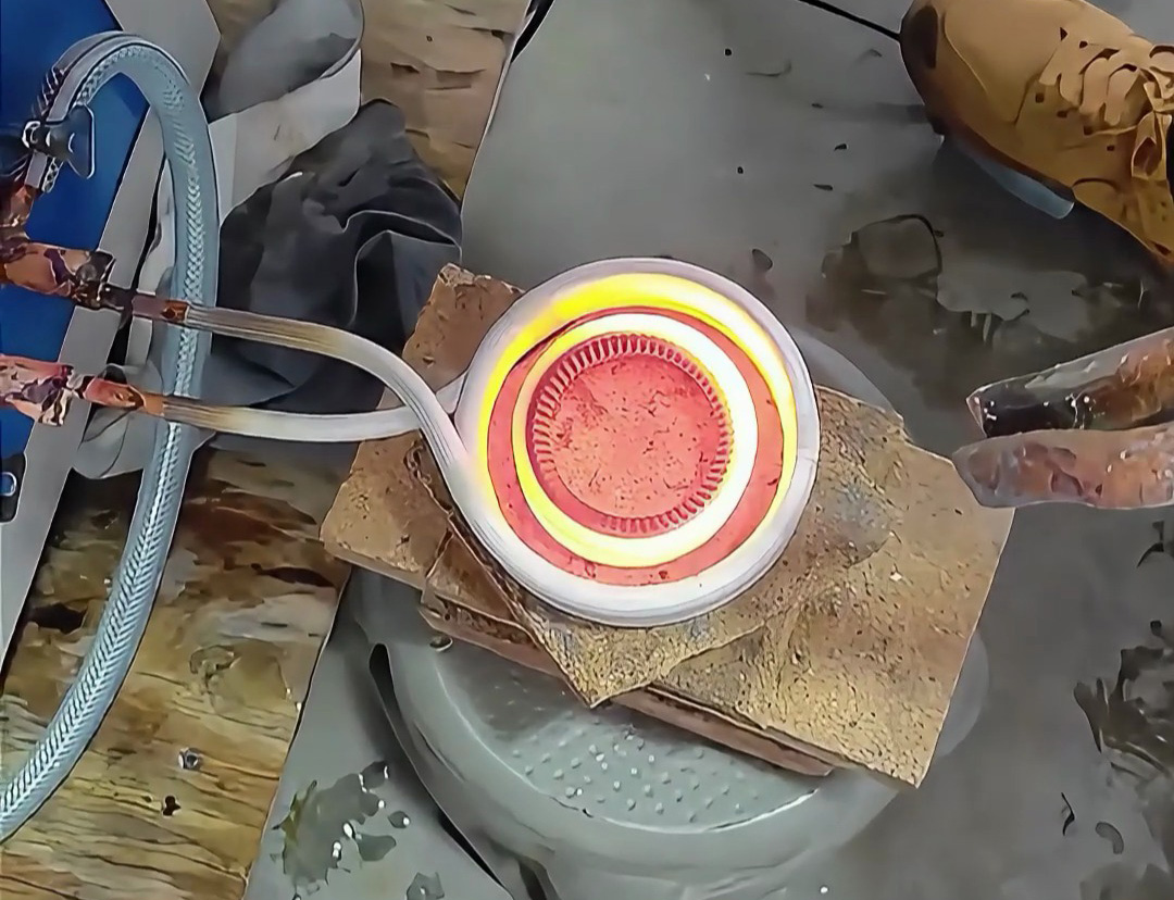 工業加熱愁材質適配?超音頻感應加熱設備全搞定!